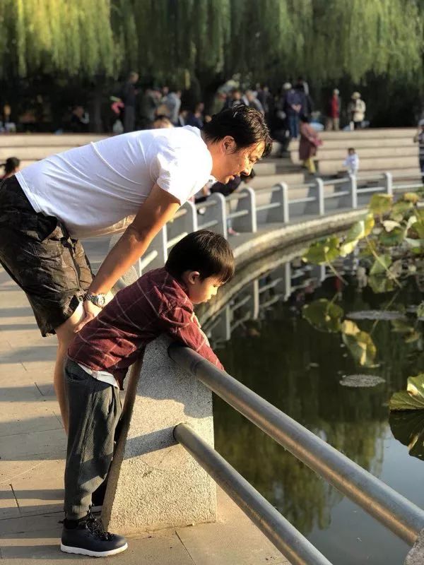 前国门安琦家的樱桃又来啦！为了孩子，他用守护球门的双手，种出了汁多甘甜的超好吃樱桃