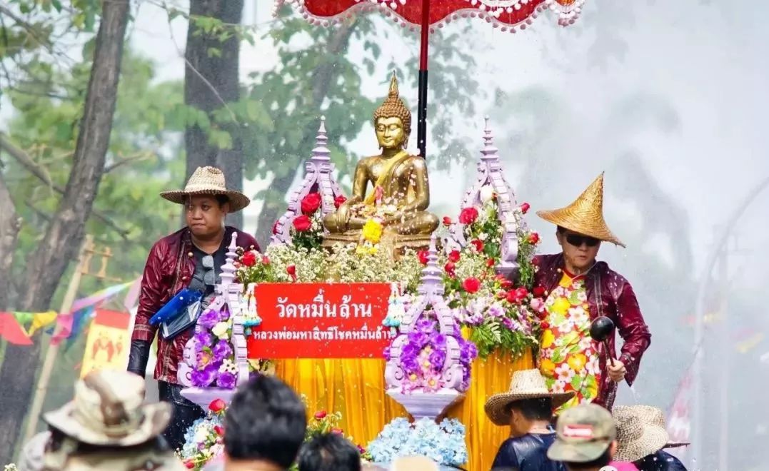 泼水节狂欢泰国,19年清迈泼水节真的太爽了