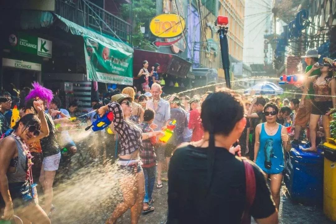 泼水节狂欢泰国,19年清迈泼水节真的太爽了