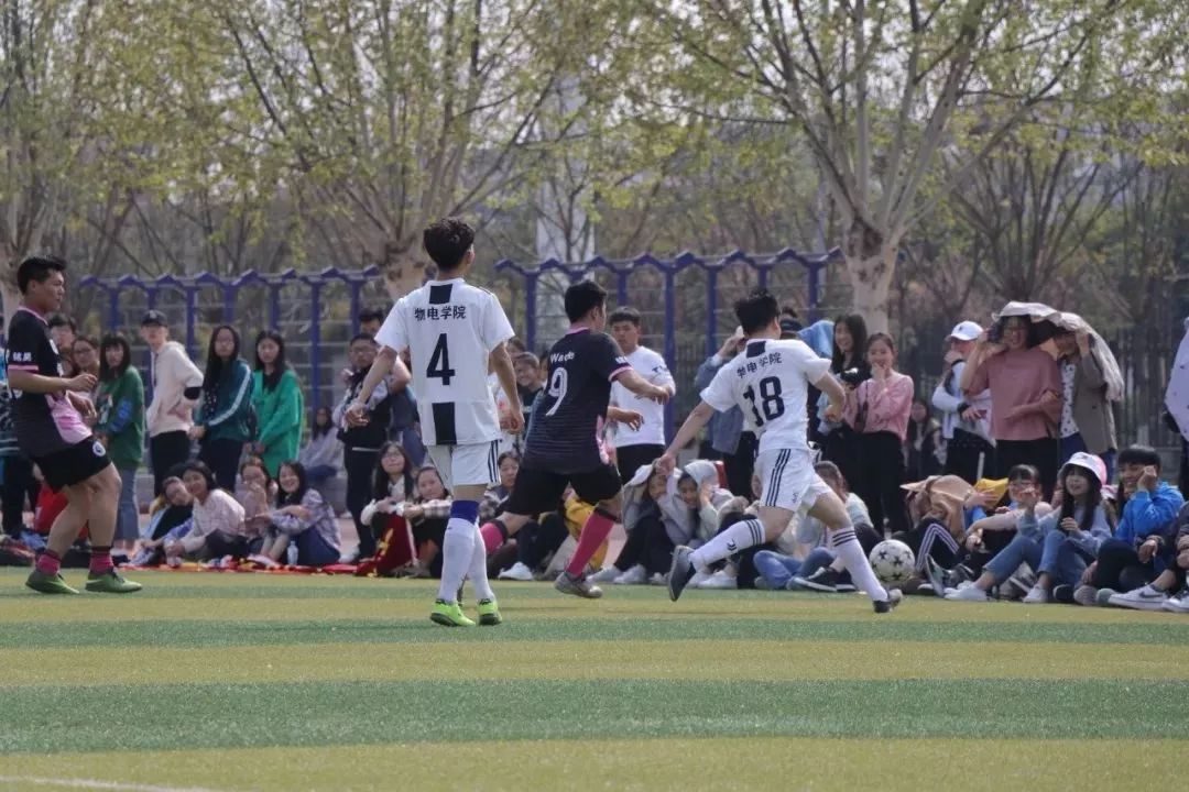 我们只是一群热爱足球的少年,我们这十年足球少年