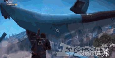 正经GIF囧图:女人不要和男人比骚,地铁上的泳装让人把持不住