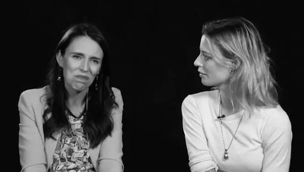 逛超市忘带钱，背后传来声音“这账我来结！”回头一看竟是总理…