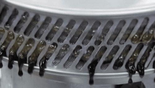 看过游乐园必备棉花糖机!开始思考棉花糖是怎么被卷成「云朵」的...