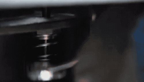 看过游乐园必备棉花糖机!开始思考棉花糖是怎么被卷成「云朵」的...