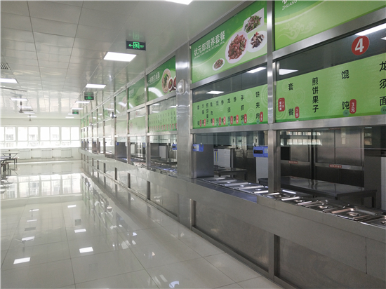 万人“超级中学”,所有食堂做到安全*级A**,河北精英中学怎么做到的?