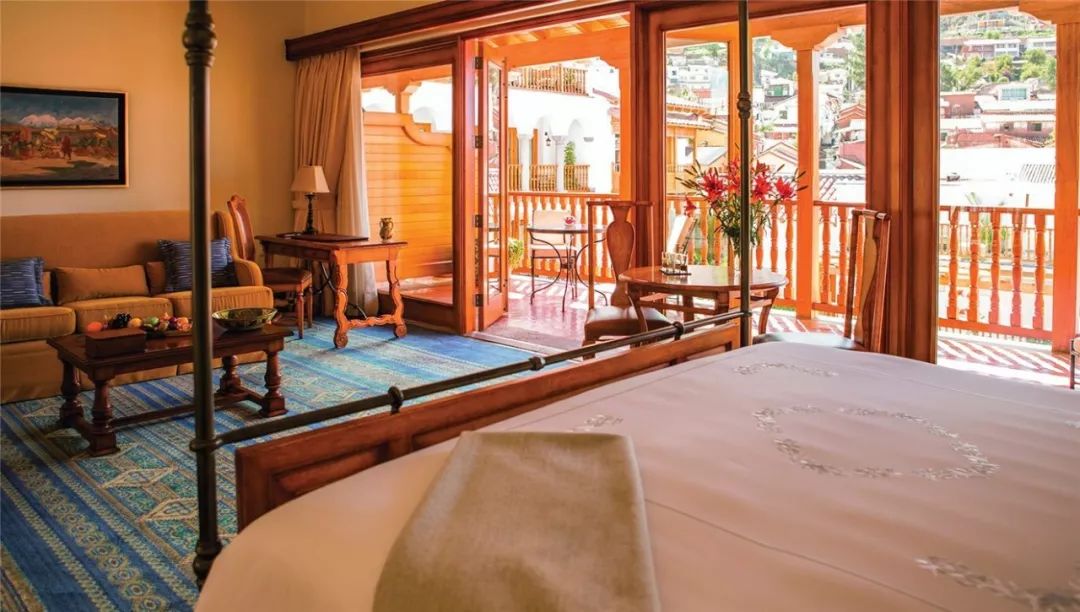 从此，LV不仅可以用来背，还可以用来睡…