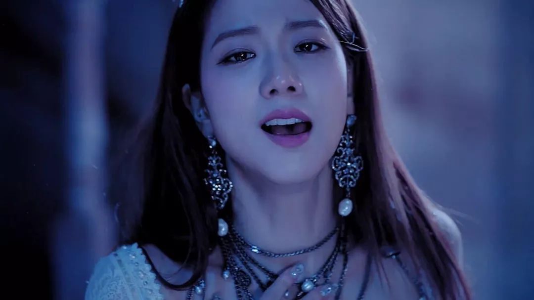 韩国小姐姐温柔白裙穿搭,穿制服很有气质的韩国小姐姐