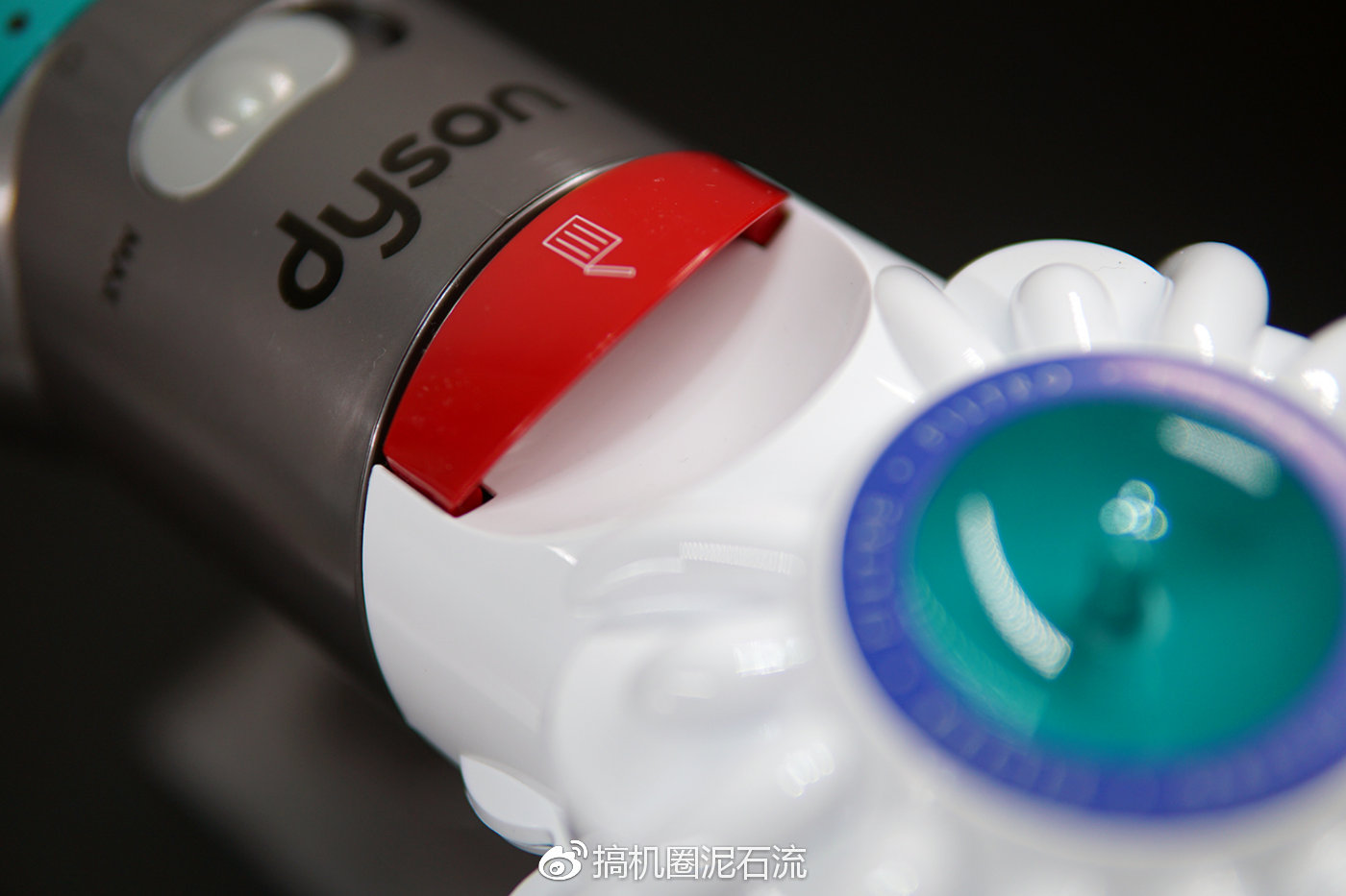 戴森除螨仪手持吸尘器评测,戴森吸螨仪v7清洗视频