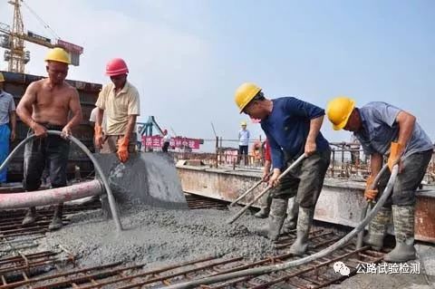 浇筑混凝土以后几个小时下雨没事,大雨暴雨天气不宜进行混凝土浇筑