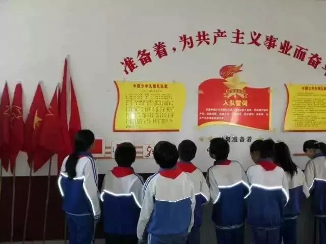 中国少年先锋队标志礼仪图片,中国少年先锋队基本礼仪展示