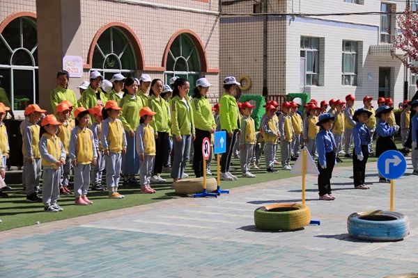 小学生交警手势操口令版镜面,小交警手势操