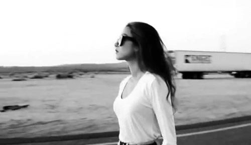 你的头发一天一次还长吗,你的头发那么长不会掉下来吗