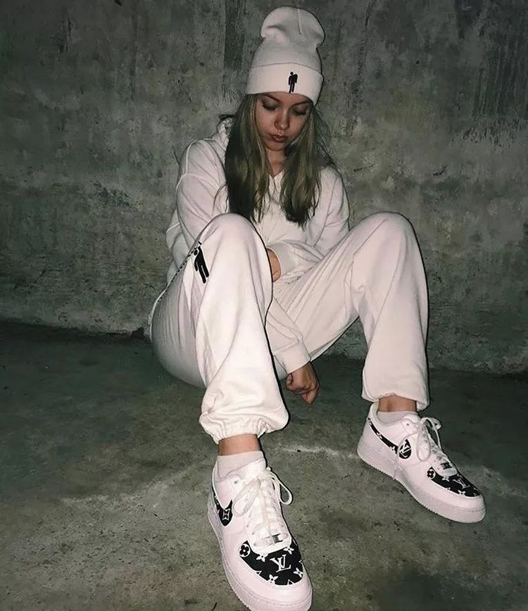 女生买假名牌,买假名牌的女孩