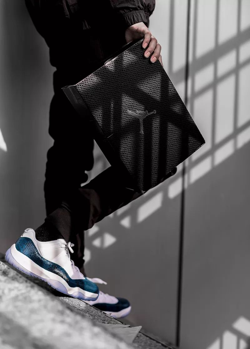 airjordan11low黑红测评,airjordan11lowwhitebred上脚图