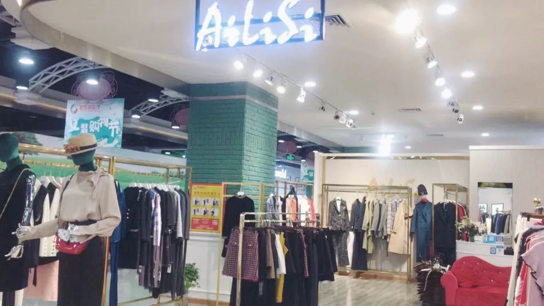 十堰美女千千万,昨天邮电街上就占了一大半!啥情况?