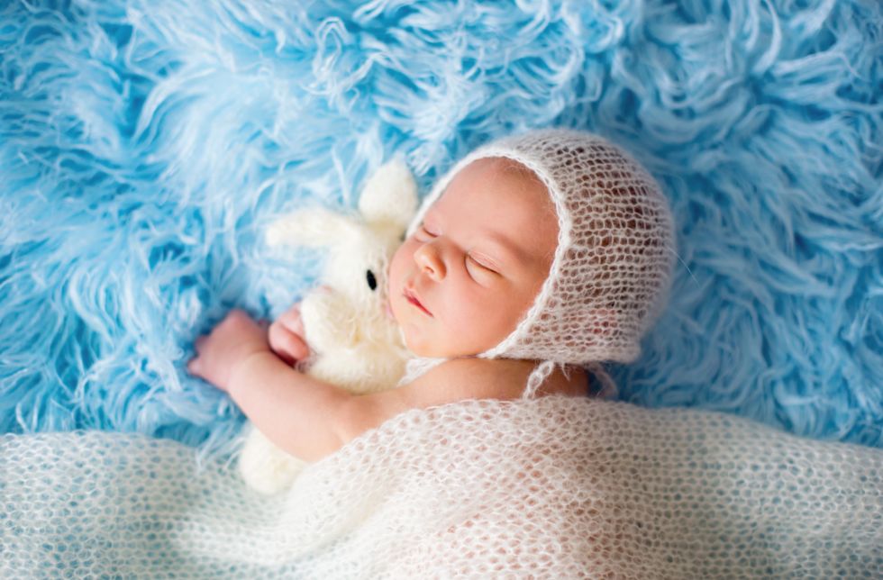 5岁男孩摸着妈妈乳房才能入睡,“恋物”扎了多少妈妈的心