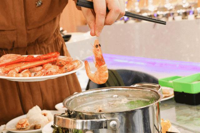 海鲜随便吃…还奖100块？遇上哈尔滨这家新店开业，减肥*党**哭了