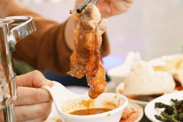 海鲜随便吃…还奖100块？遇上哈尔滨这家新店开业，减肥*党**哭了