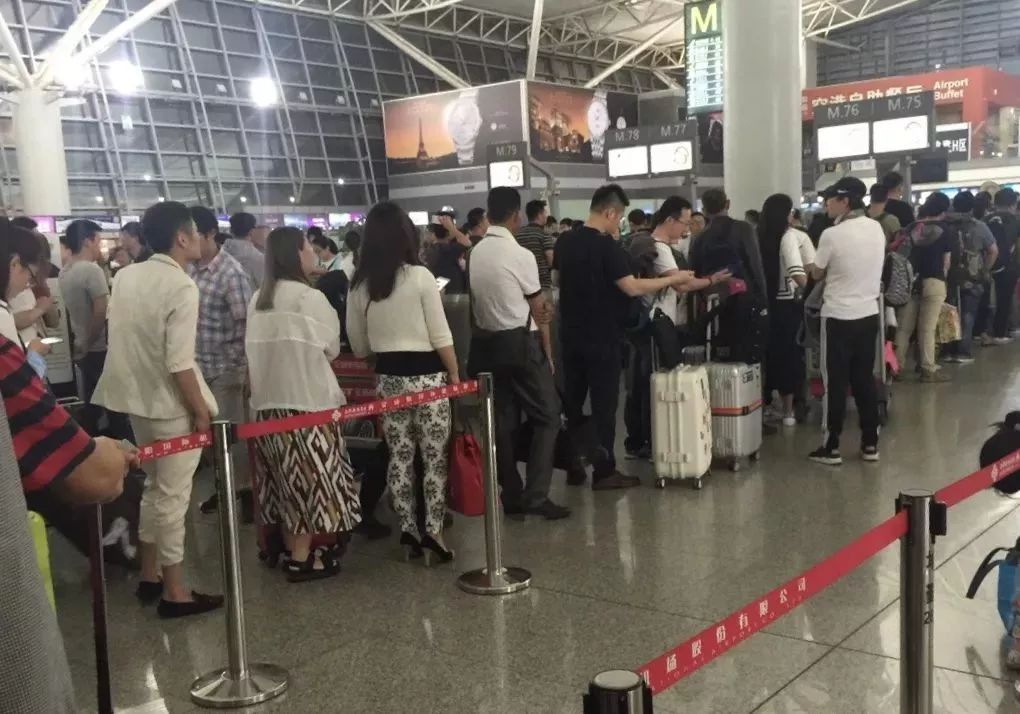 紧急提醒出门一定要警惕,坐飞机外出旅行需要带哪些行李