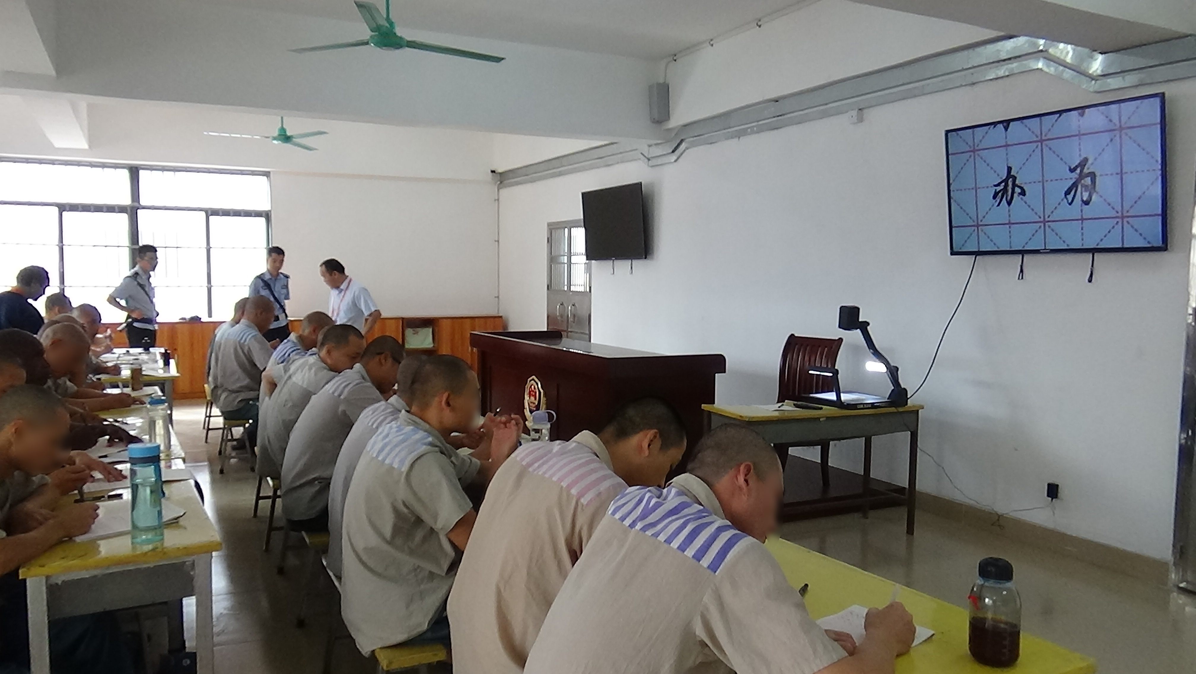 文化馆和监狱组成“CP”高墙里有了文艺青年