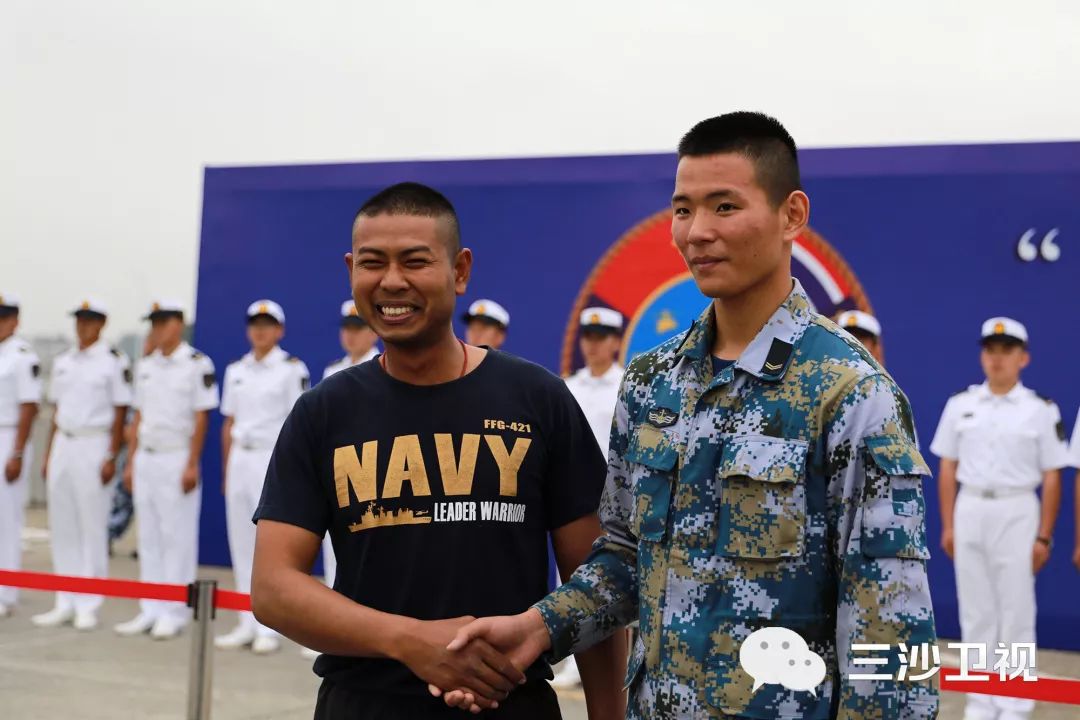 多图|“一二、一二……”拔河、举炮弹“蓝色突击-2019”中泰海军开展多样交流活动