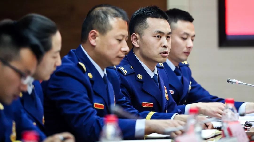 火焰蓝用实际行动诠释铮铮誓言,火焰蓝的青春告白