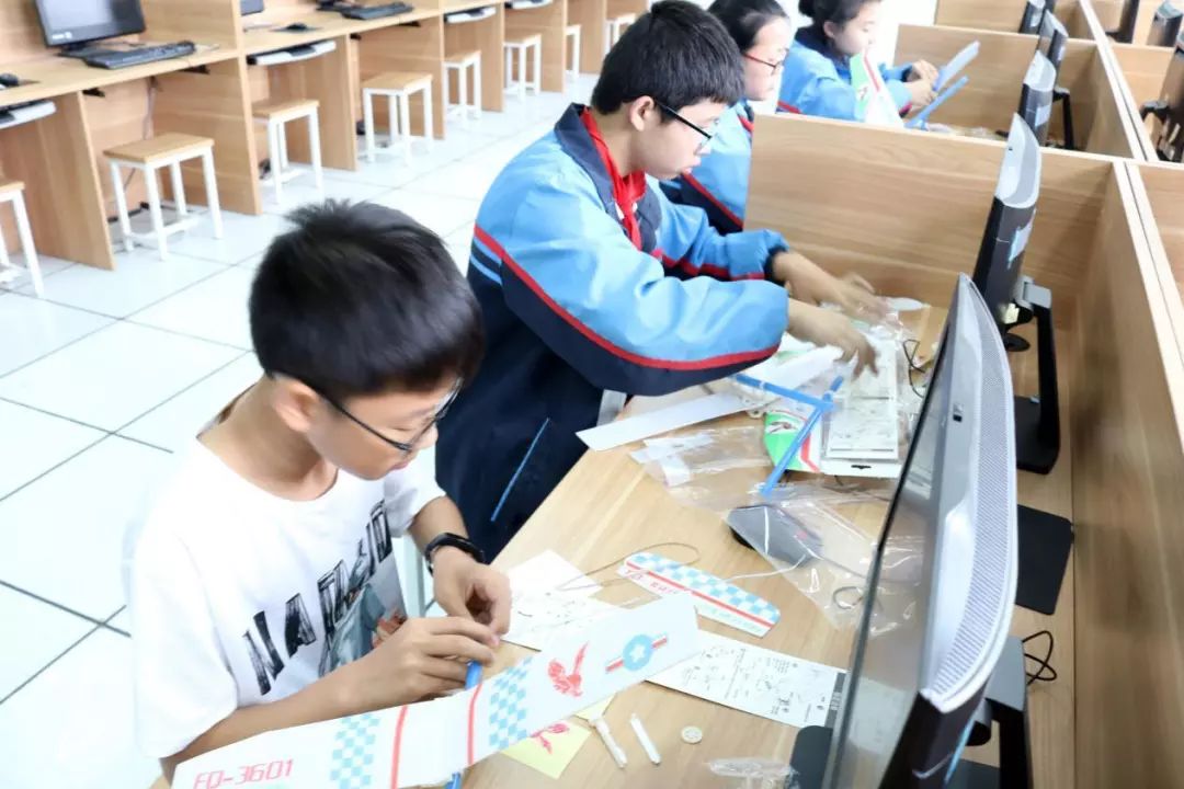 快乐体验快乐成长,快乐体验成长绘画二年级