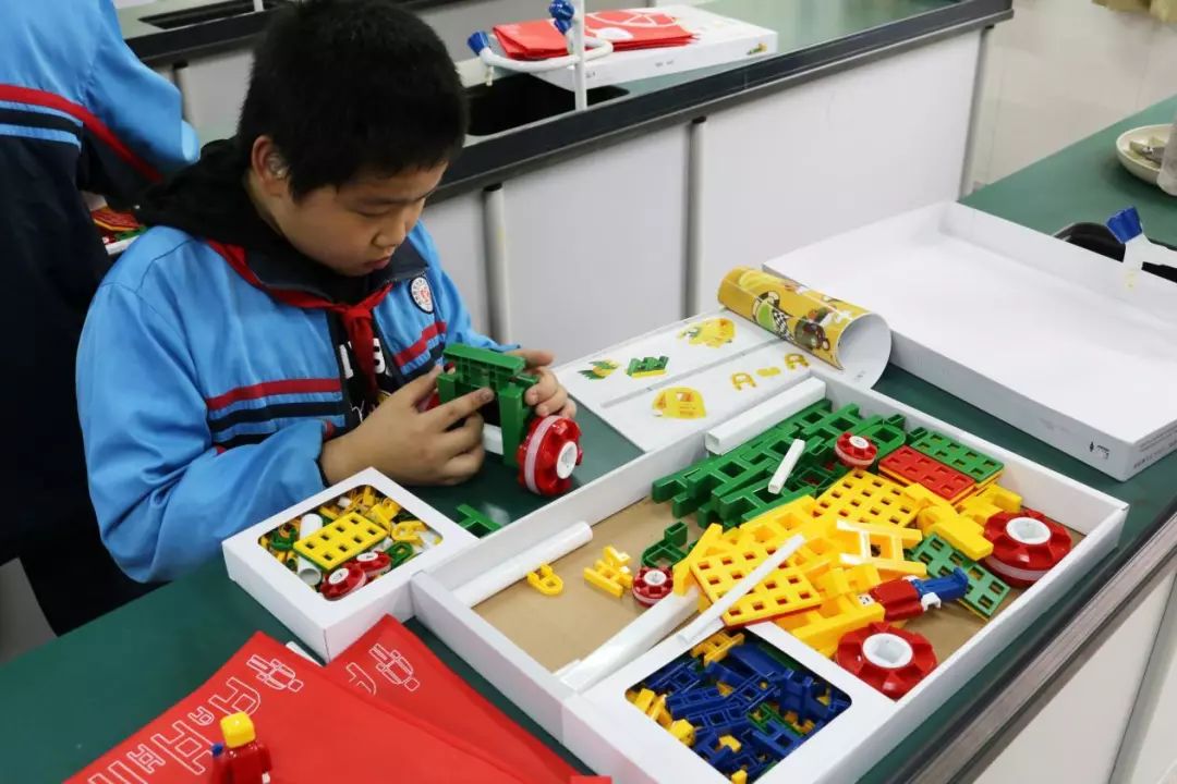 快乐体验快乐成长,快乐体验成长绘画二年级