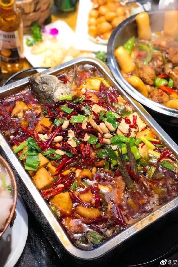 【吃在大连】Emmmm，臭豆腐烤鱼，味道比想像的要更激烈！