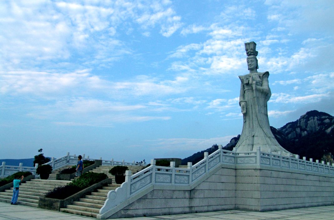 有海上天湖佛国仙都之美誉的城市,游玩一座神奇山