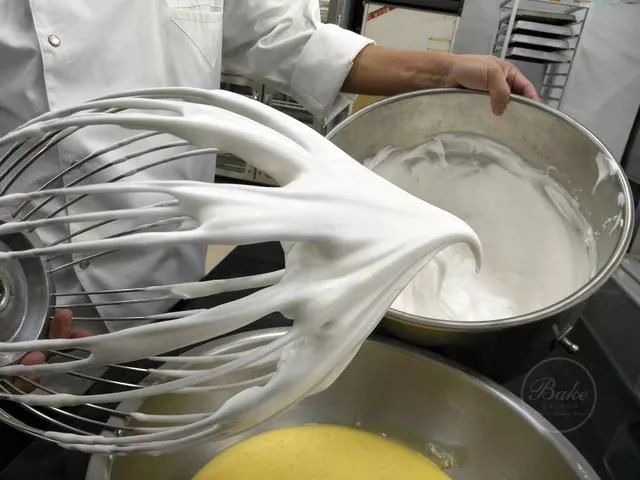 奶油奶冻蛋糕卷 (奶冻蛋糕卷如何做)