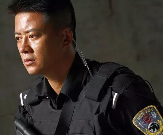 成都市公安局特警支队,成都特警深夜检查