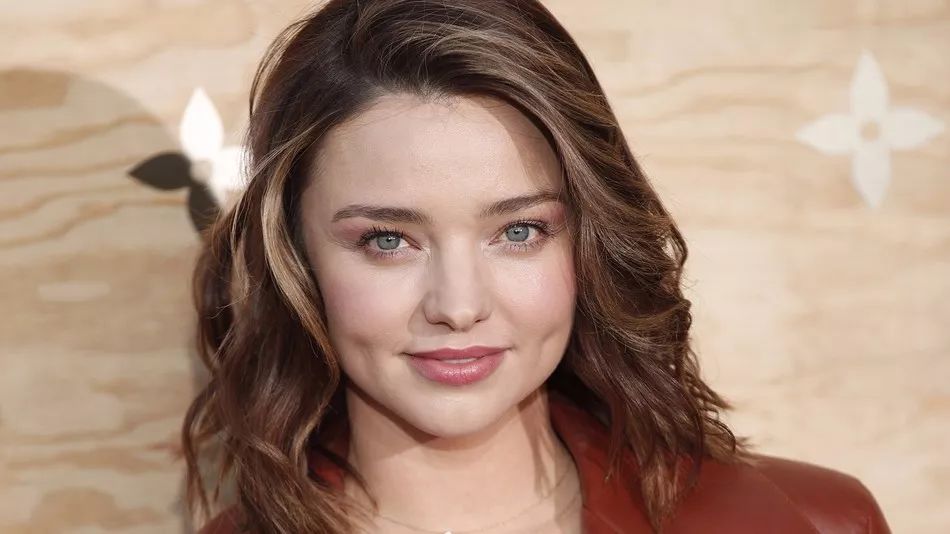 这届年轻人到底想要什么,为什么现在年轻人都想整容