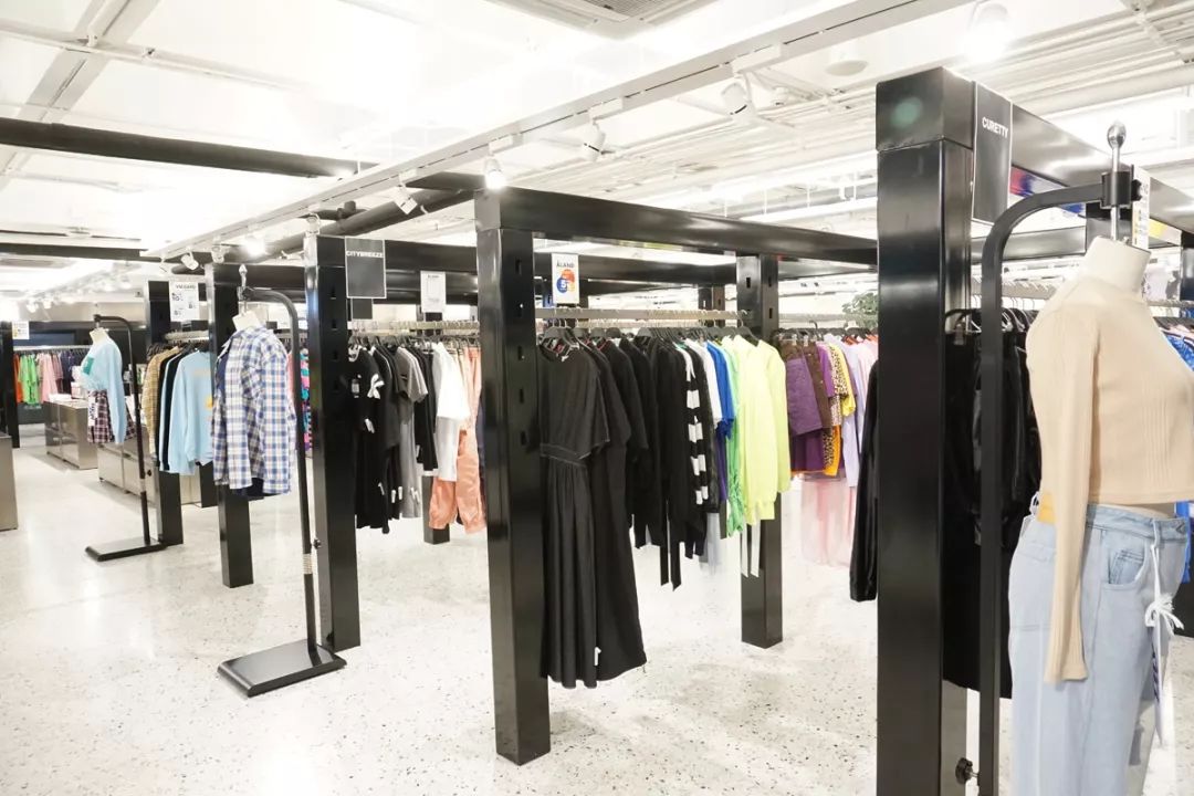 泰国有什么值得买的包,泰国必吃的十大潮牌