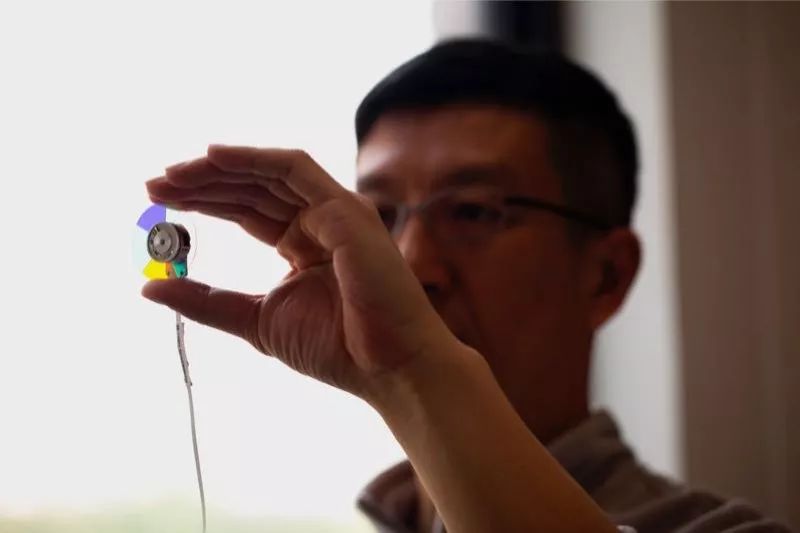 预告：明基新款智能家用色准投影仪，AI智能语音加持，在家打造专业影院在线学习娱乐中心