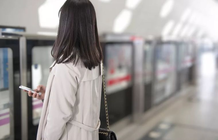 高情商女人饭桌敬酒说话技巧,听书高情商女人30种说话技巧