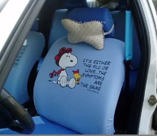 轿车失控撞飞多人,可怕小轿车突然失控撞飞路边行人