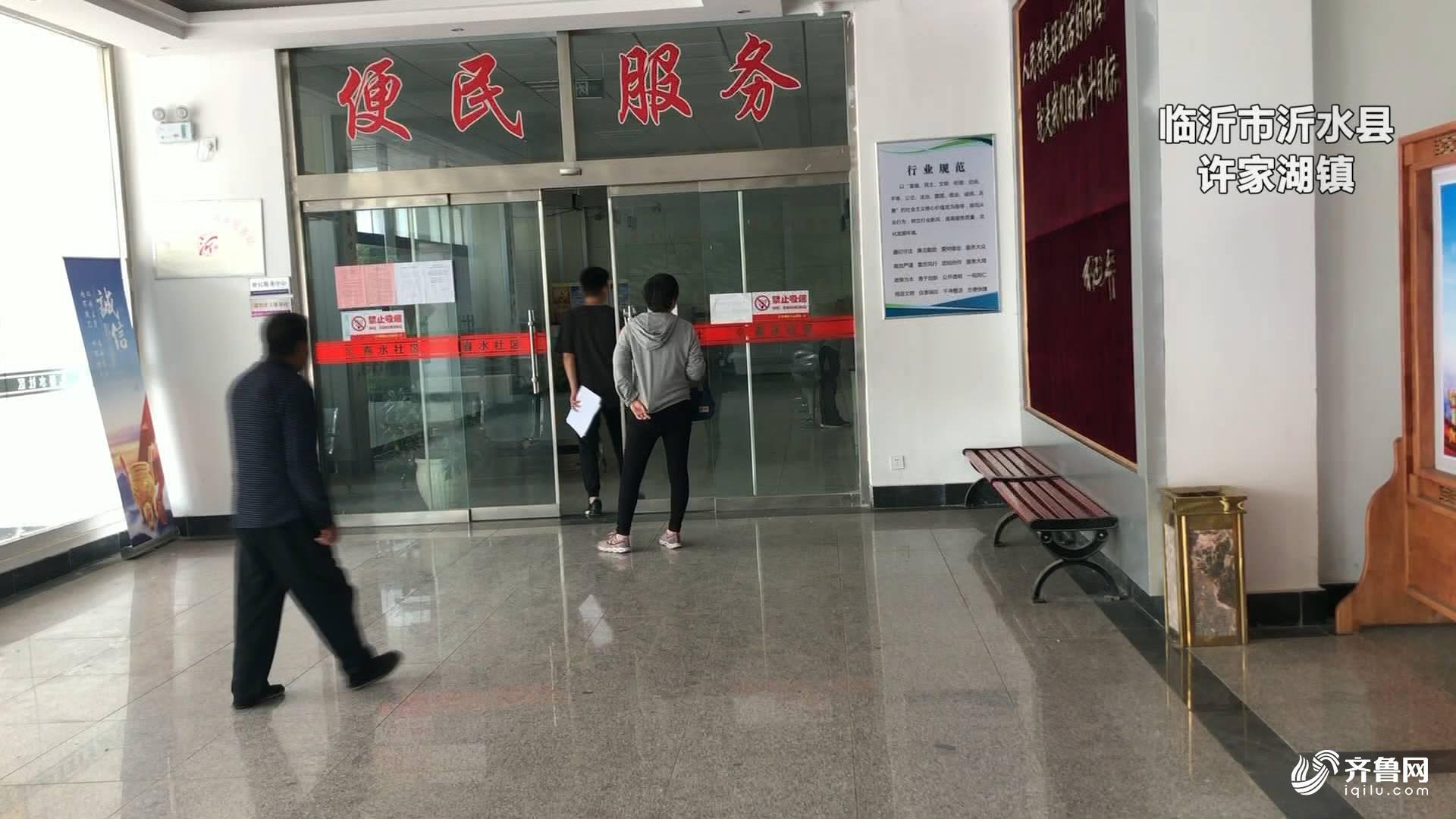 社保窗口服务差,工作人员上班玩手机!省人社厅厅长:进行调查严肃处理