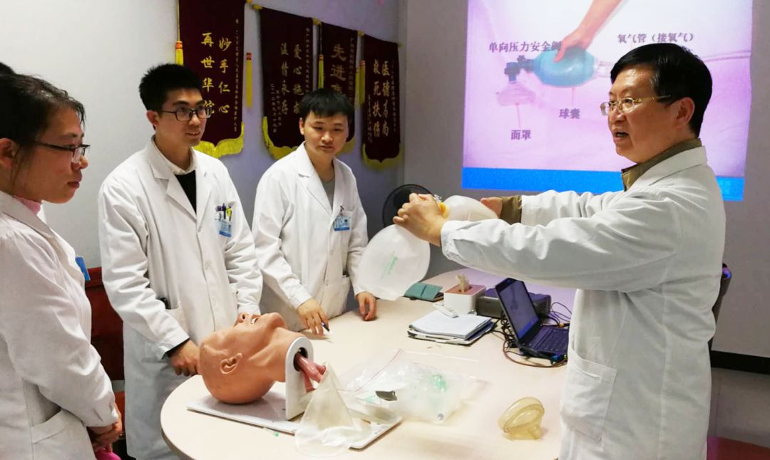 【感人】打动你的15个暖心医护故事...赚足眼泪~