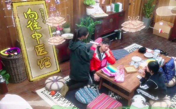 女星综艺秀耿直人设崩坏？转行直播“开医馆”反圈粉！