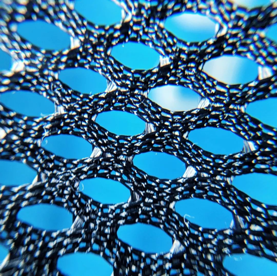 你有你的Lv，我有我的OSPREY。不是很贵，但是很轻。安排！！