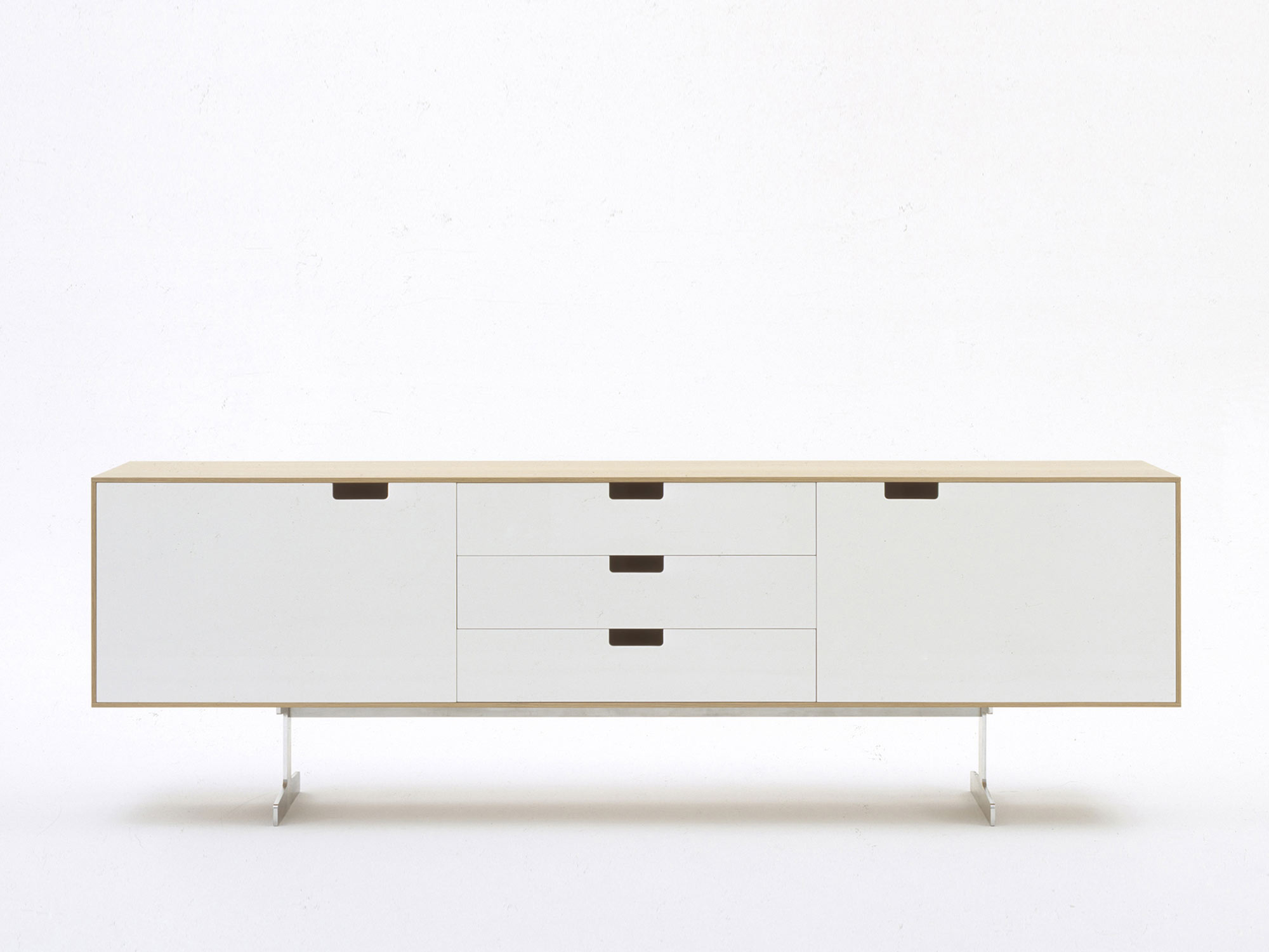 对于他来说：「奖杯」这种东西，还不如「烟灰缸」有用呢！