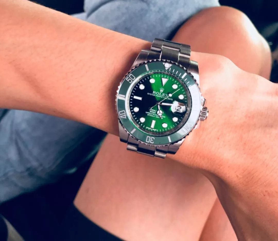 名表和包包档次对比,买个名牌包就要配名表是什么心理