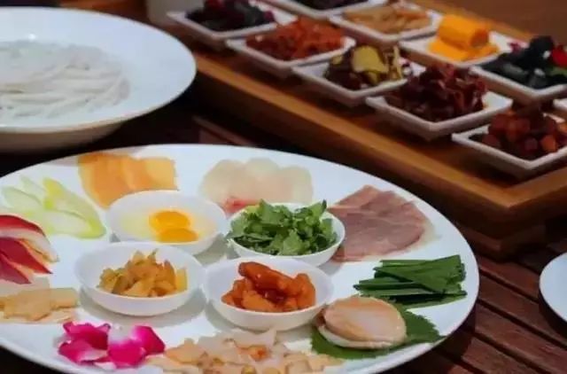 昆明北市区最正宗的过桥米线,昆明潮玩城