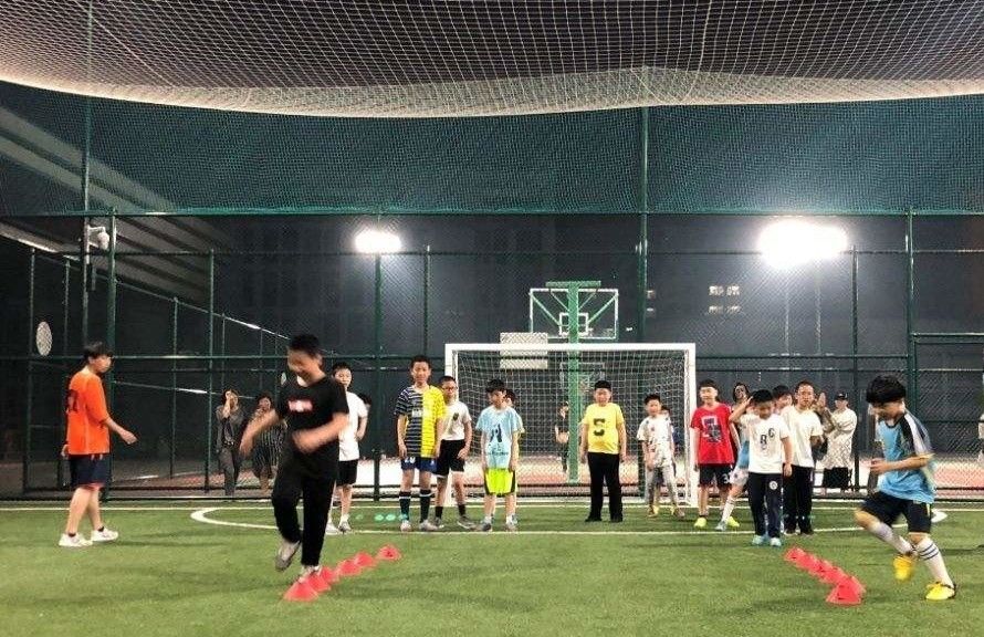 「亲子」扬州的家长注意了！只需9.9元！篮羽足球体验课正疯狂拼团中！手慢无！