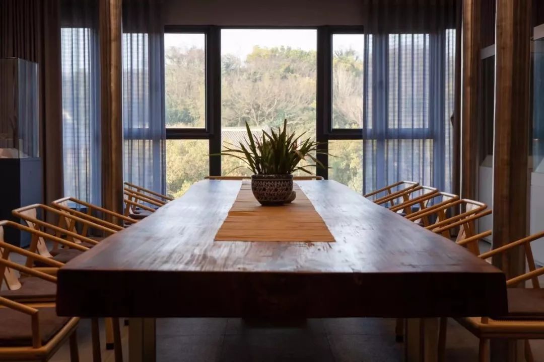 市区出发1h藏着一个“绿岛”？赛车、帆船、直升机…梅山原来如此洋气！