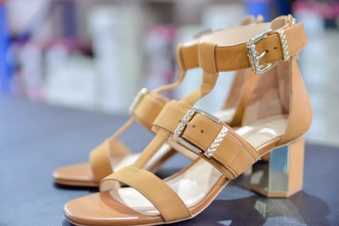 全场1折起！特步、金利来、碟愫、莱尔斯丹鞋子大特卖，最便只要50元！