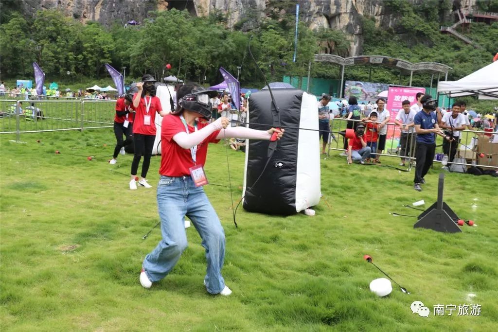 马山自然攀岩比赛图片,舞动广西广场舞大赛马山