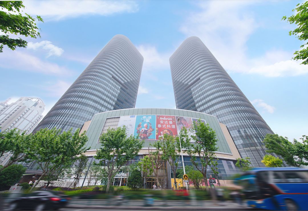 浦东新地标480米,上海浦东逛吃一条街