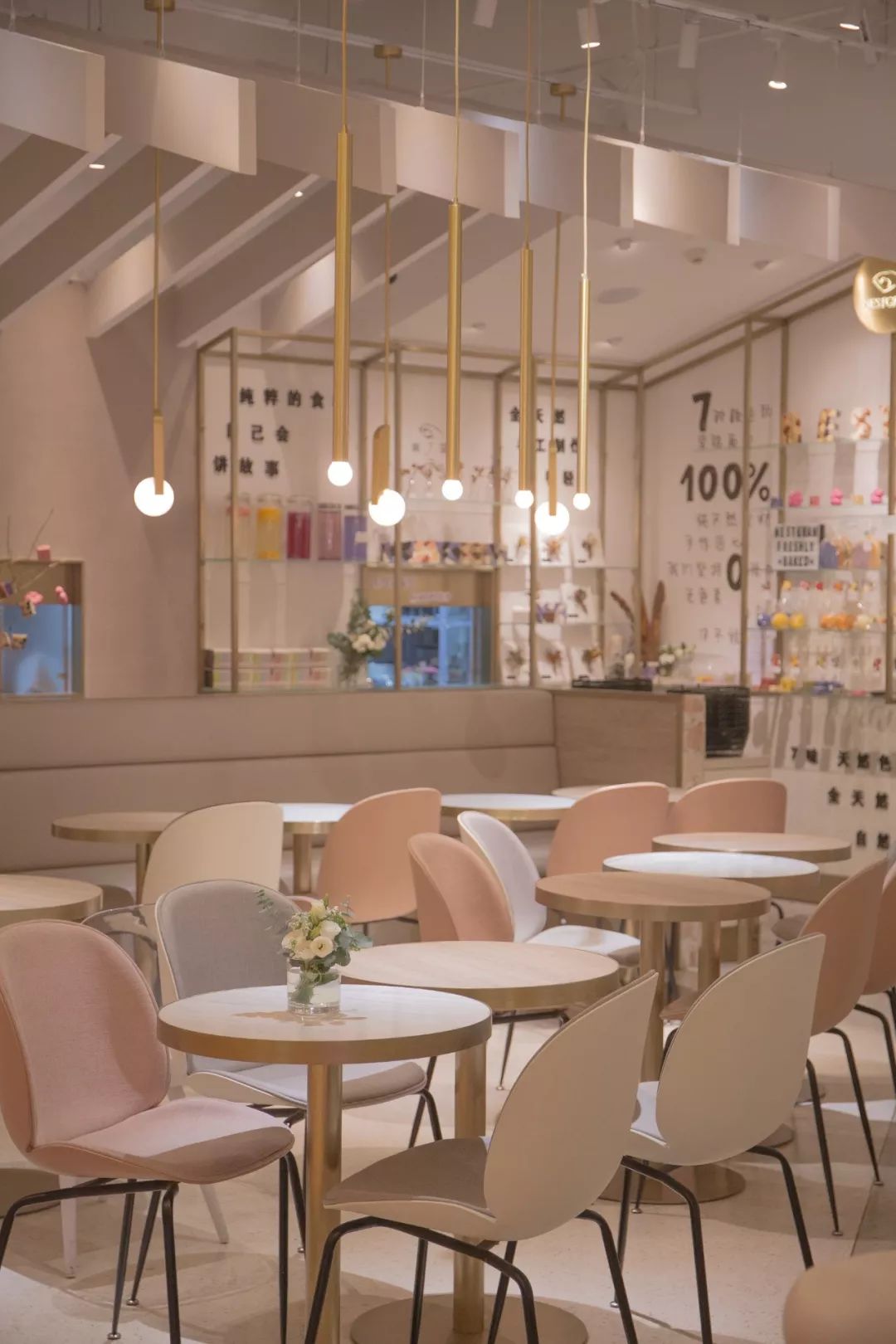 浦东新地标480米,上海浦东逛吃一条街